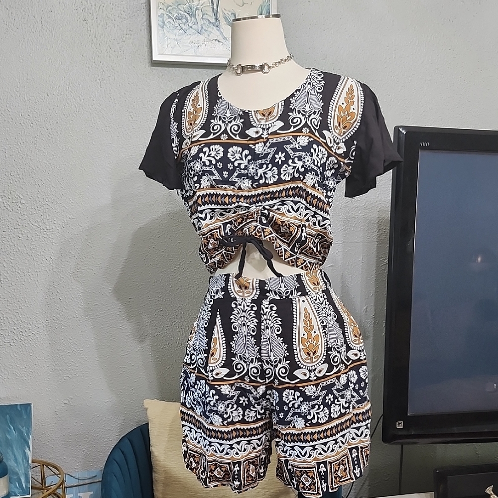 Boho Short Set Patterned Two-Piece NWOT Ethnic African Boho Sz. Medium
